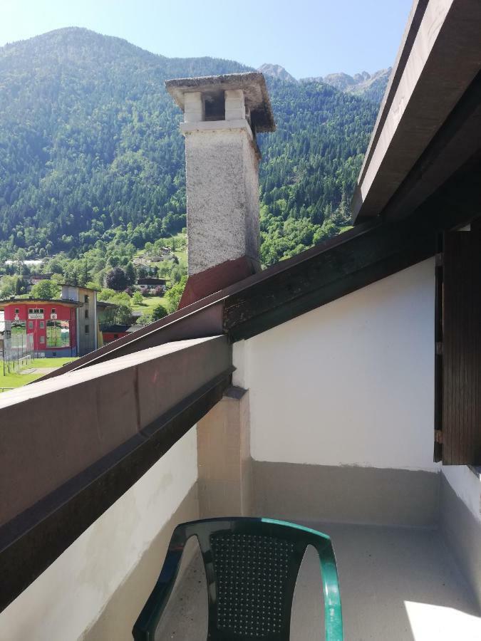 Attico Abbraccio Di Luce Daire Spiazzo  Dış mekan fotoğraf